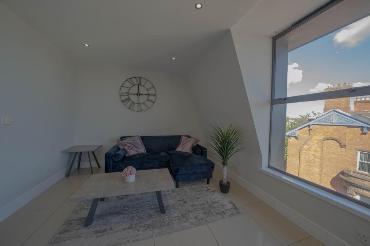 Rooftop Apartment At Queens Beautiful Views Belfast Buitenkant foto